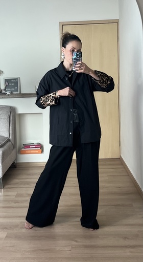 CAMISA NEGRA ANIMAL PRINT